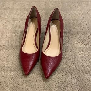 Size 8 Marc Fisher shoes. Leather sole, worn 3 times, very good condition.